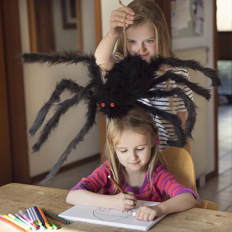 Spinnen und Spinnennetz - Gruselige Halloween-Dekoration